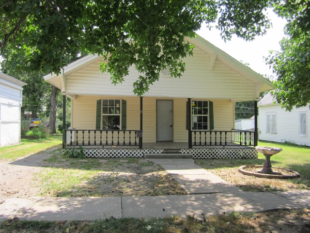 11 E St SW, Miami, OK 74354 