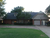 8017 Lakehurst Dr, Oklahoma City, OK 73120 