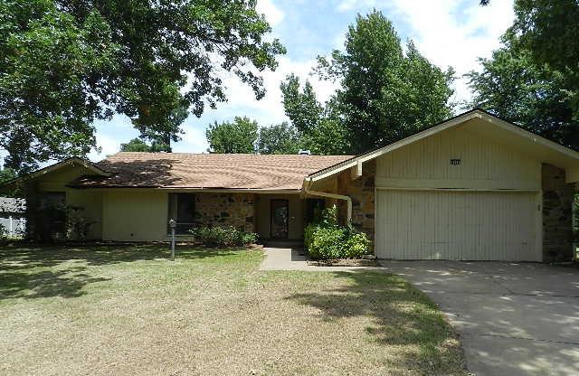 8510 Lynwood Cir, Broken Arrow, OK 74011 