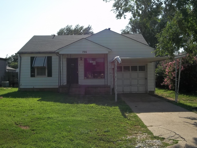 706 S 10th St, Kingfisher, OK 73750 