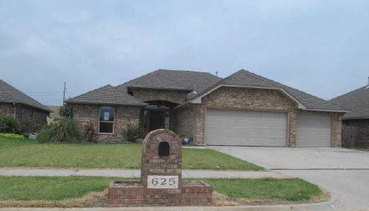 625 SW 28th St, Moore, OK 73160 