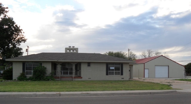 1009 E St, Snyder, OK 73566 