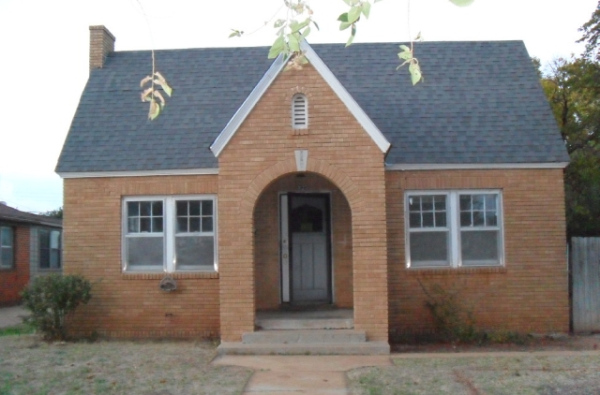 925 East Cypress St, Altus, OK 73521 