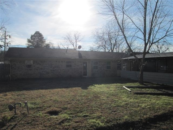 1124 Arapahoe Ave, Hartshorne, OK 74547 