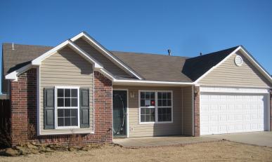 704 NE Fenway Ave, Bartlesville, OK 74006 