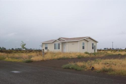 87435 PINION LN, Christmas Valley, OR 97641 