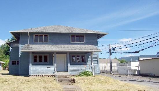 76471 Hazel St, Oakridge, OR 97463 