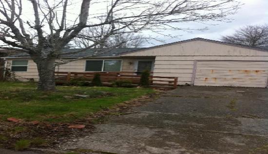 2156 Lombard Street, North Bend, OR 97459 