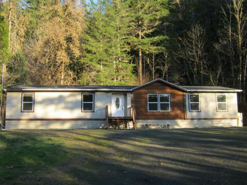 1462 CAVITT CREEK RD, Glide, OR 97443 