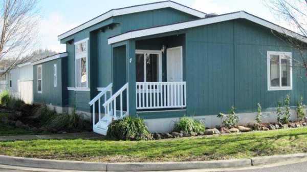 633 East Archwood Drive Site 80, Eagle Point, OR 97524 