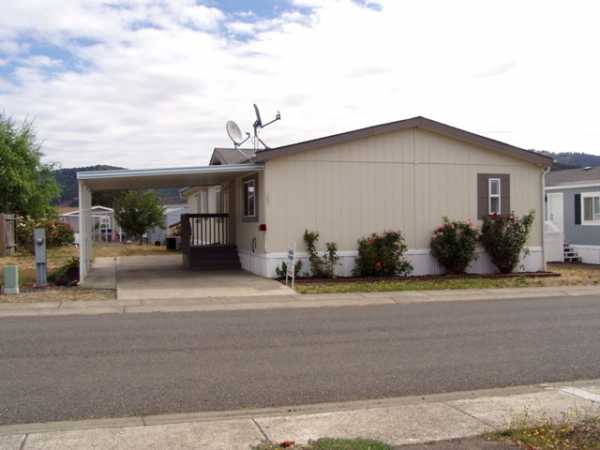147 Santiam Space 92, Roseburg, OR 97471 
