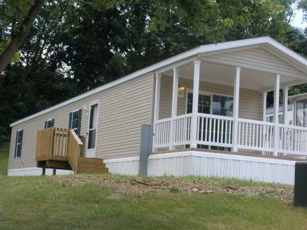 593 Falls Church Rd, Imperial, PA 15126 