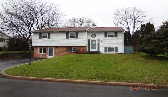 42 Deerfield Drive, Pottsville, PA 17901 