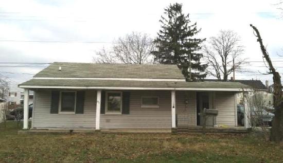 63 W Howard St, Dallas Town, PA 17313 