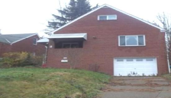 123 Clubvue Drive, West Mifflin, PA 15122 