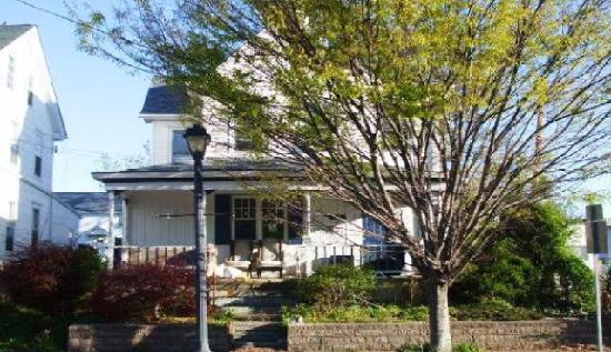 147 E Maple Ave, Langhorne, PA 19047 