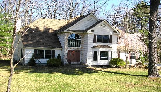 565 Hilltop Circle, East Stroudsburg, PA 18301 