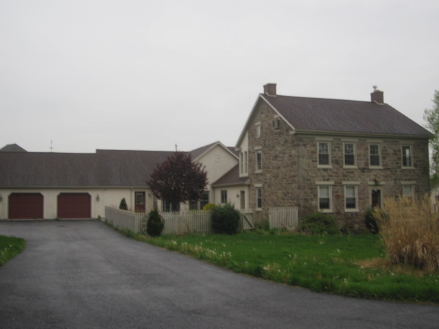 1464 Wheatfield Dr, York, PA 17404 