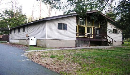 225 Marcel Dr, Dingmans Ferry, PA 18328 