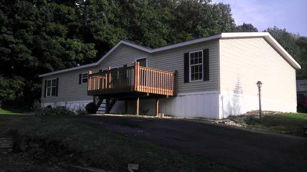 601 Falls Church Rd, Imperial, PA 15126 