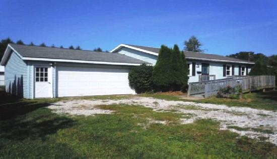 1180 Maple Ave, Lake City, PA 16423 