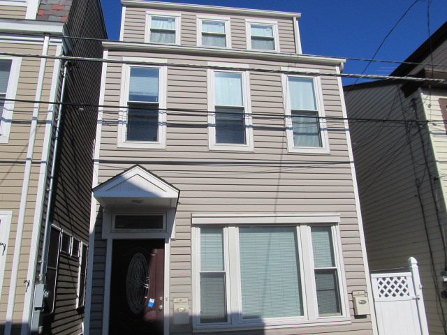 1821 Larkins Way, Pittsburgh, PA 15203 