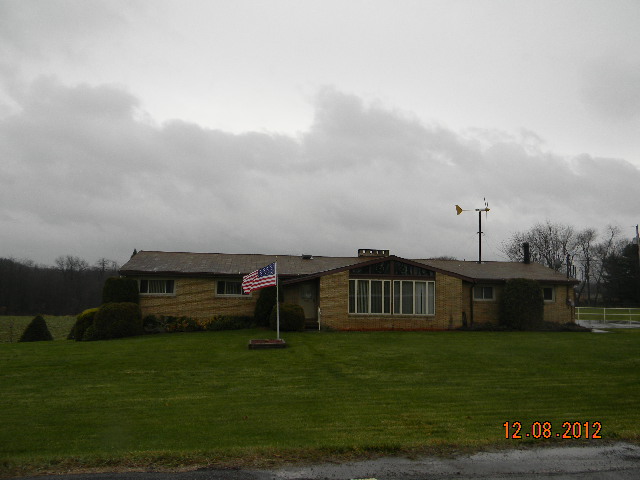 11 Moore Rd, Imperial, PA 15126 