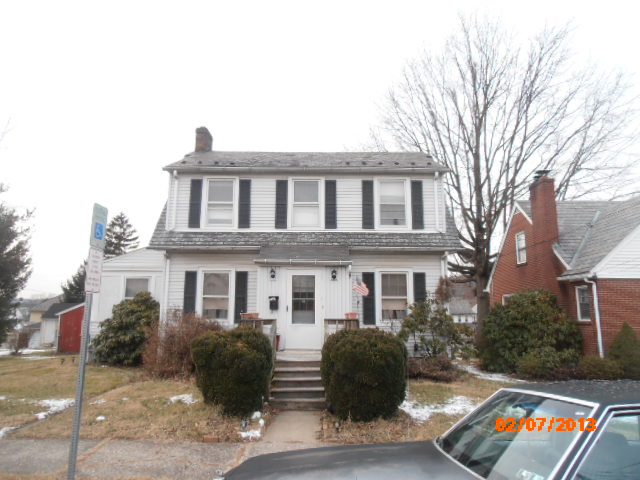 1416 First Ave, Hellertown, PA 18055 