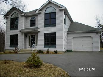 3326 Lancaster Dr, Bushkill, PA 18324 
