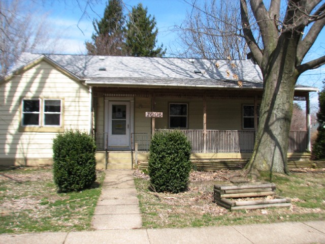 2006 Fairmont Pkwy, Erie, PA 16510 