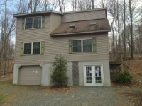 111 Grasshopper Ln, Greentown, PA 18426 