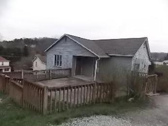 104 Smith St, Bentleyville, PA 15314 