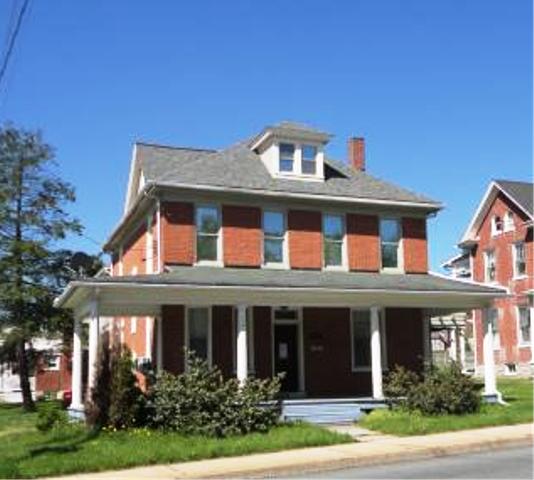 204 N Market St, Elizabethtown, PA 17022 