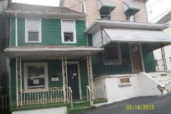 558-560 Seybert St, Hazleton, PA 18201 