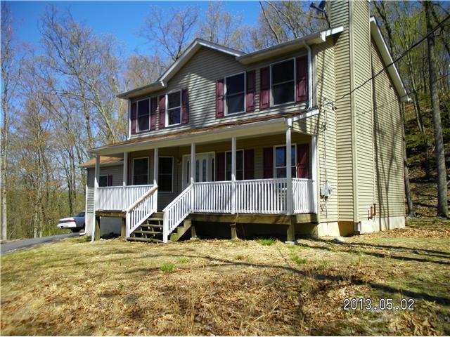 2140 Glasgow Dr, Bushkill, PA 18324 
