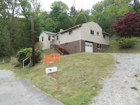 693 Heasley Rd, Pittsburgh, PA 15223 