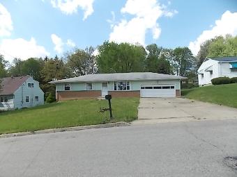 2052 De Brakeleer Ave, Farrell, PA 16121 