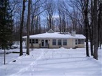 801 Cottonwood Ct, Hawley, PA 18428 