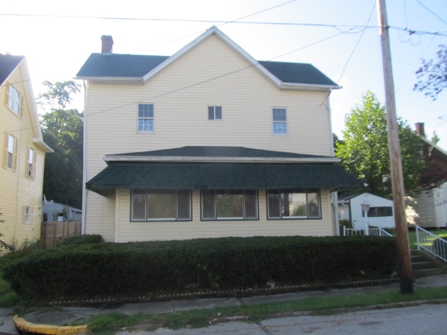 108 E Third Ave, Derry, PA 15627 