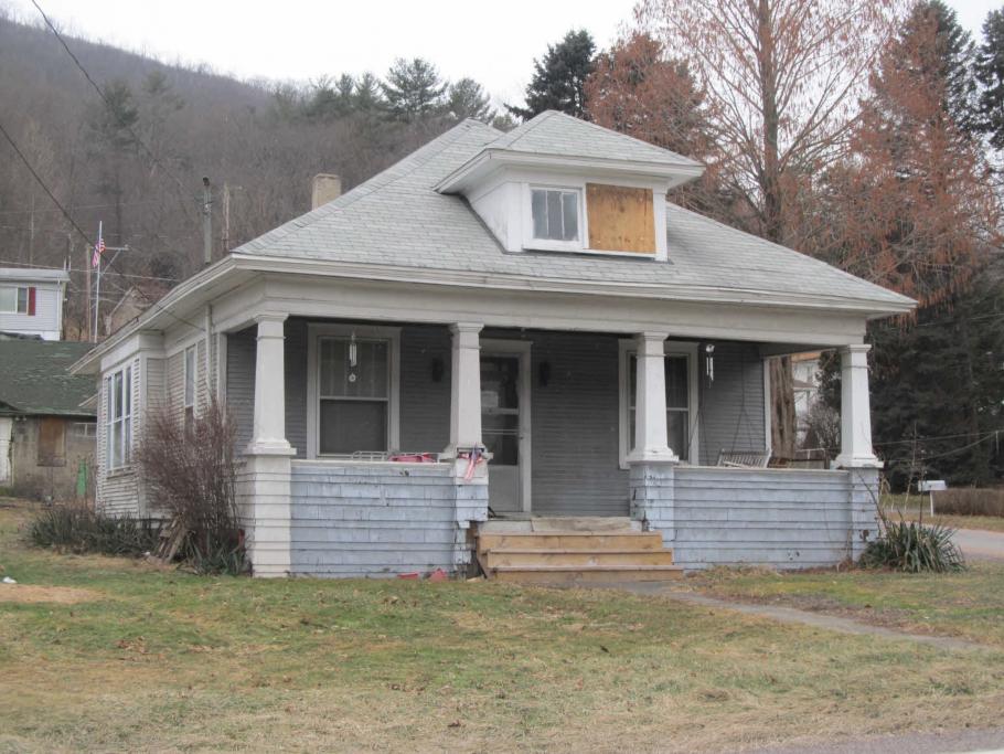 204 Pauline St, Harding, PA 18643 