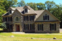 11 Ice Lake Dr, Mountain Top, PA 18707 