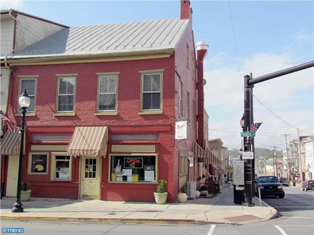 2 S 4TH ST, Hamburg, PA 19526 