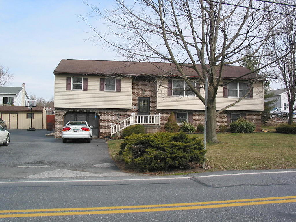 W Maple Grove Rd, Denver, PA 17517 