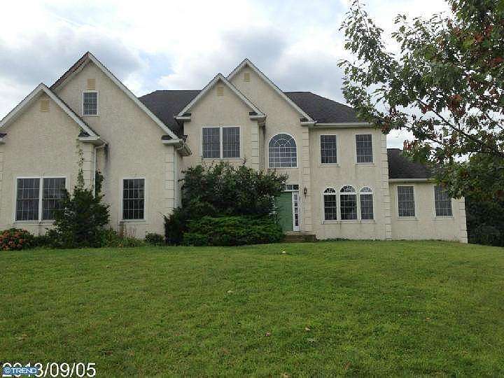 Saddleview Dr, Royersford, PA 19468 