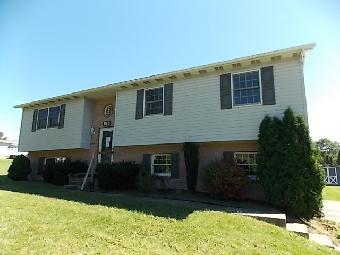 100 Colonial Ln, Uniontown, PA 15401 