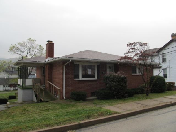 110 E Owens Ave, Derry, PA 15627 