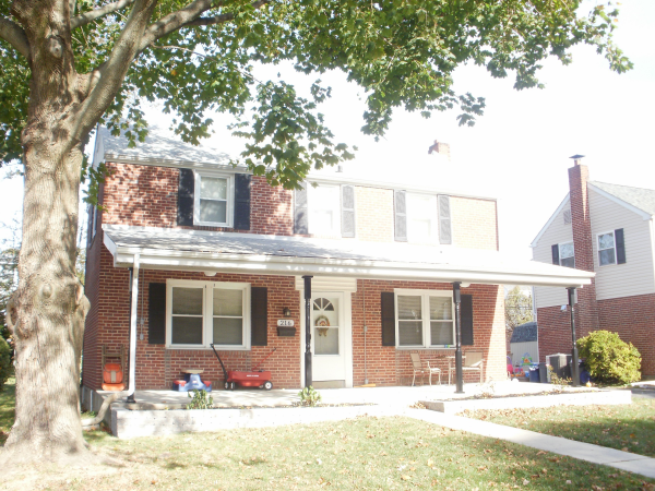 216 Farnham Rd, Havertown, PA 19083 