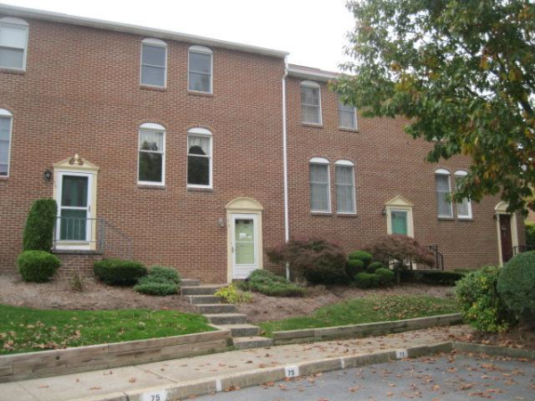 73 Fairfax Village, Harrisburg, PA 17112 