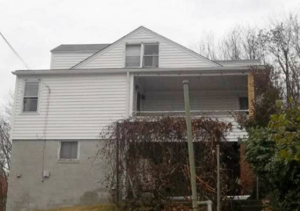 803 Ellsworth Avenue, Jeannette, PA 15644 