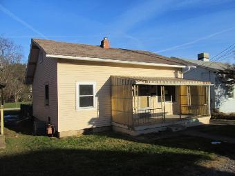 210 University St, Verona, PA 15147 